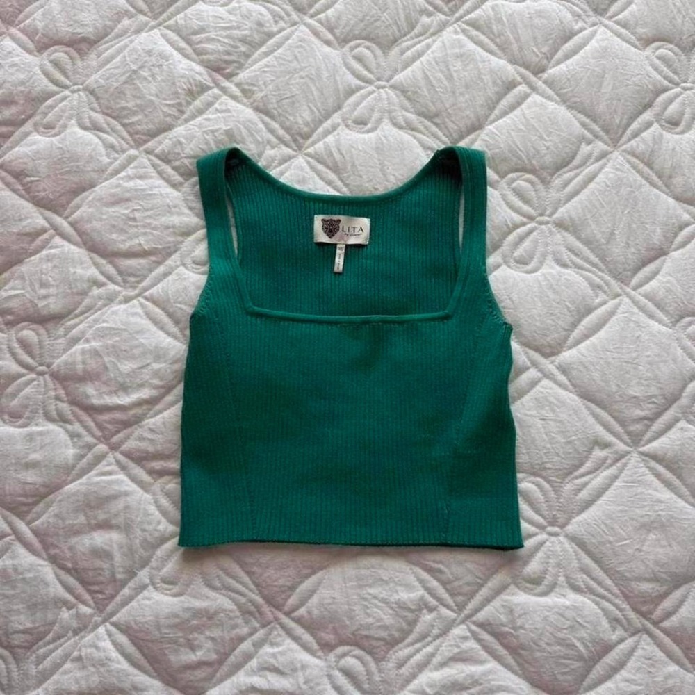 grey ribbed tankโ top